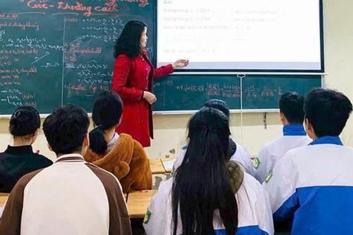 Gần 10.000 giáo viên Hà Nội chờ đợi từ kỳ họp HĐND