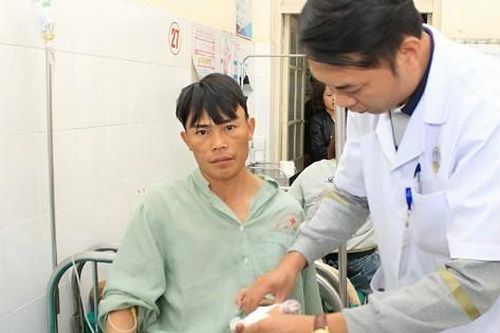 Dập nát bàn tay vì máy băm sắn