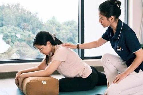 Bị thoái hóa cột sống hay đau thần kinh tọa: có nên tập yoga không?