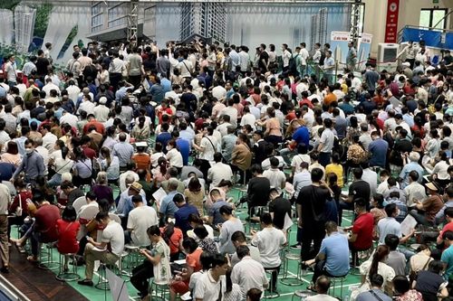 Mạnh tay xử lý 'cò mồi': Có dẹp được vi phạm mua, bán nhà ở xã hội?