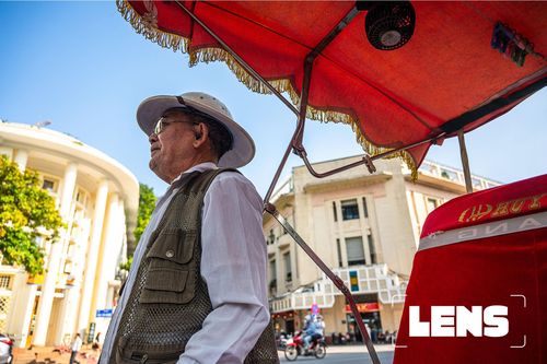 'Nghệ sĩ' xích lô, thuốc lào và Sơn Tùng M-TP