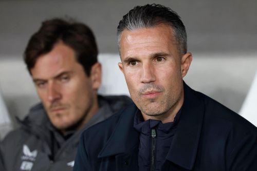 Đội của Van Persie khủng hoảng