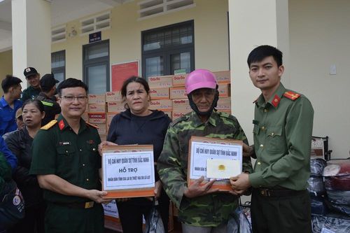 Bộ Chỉ huy quân sự tỉnh Bắc Ninh thăm, tặng quà hỗ trợ nhân dân tỉnh Gia Lai
