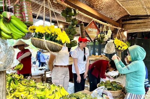Khánh Hòa: 'Phiên chợ quê 0 đồng' ấm lòng đồng bào bị lũ lụt