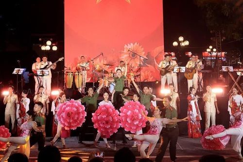 Công bố bình chọn 50 tác phẩm văn học, nghệ thuật biểu diễn Việt Nam tiêu biểu, xuất sắc