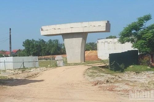 Bộ Xây dựng yêu cầu Quảng Trị đẩy nhanh giải phóng mặt bằng hai dự án giao thông trọng điểm