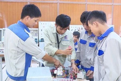 Phát triển giáo dục nghề nghiệp vùng nghèo, vùng khó khăn