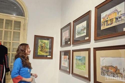 Khai mạc triển lãm 'Bản sắc văn hóa truyền thống A Lưới' tại Huế
