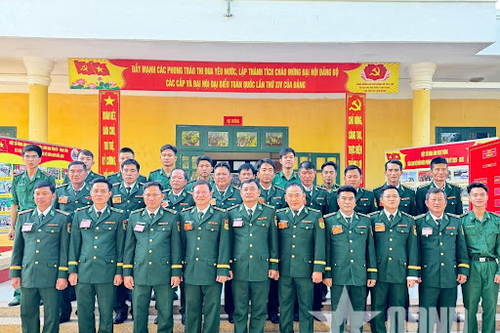 Tuổi trẻ Đồn Biên phòng Hòn Khoai tự hào Vững bước dưới cờ Đảng giữ biển trời cực Nam