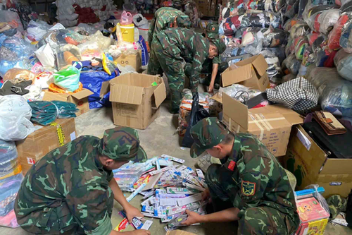 Ban chỉ huy Phòng thủ khu vực 3 - Đồng Xoài: Phối hợp gửi hơn 50 tấn hàng hỗ trợ đồng bào vùng lũ