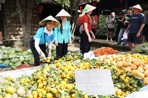 Khánh Hòa: Thắp lửa tình người sau mưa lũ bằng 'Phiên chợ quê 0 đồng'