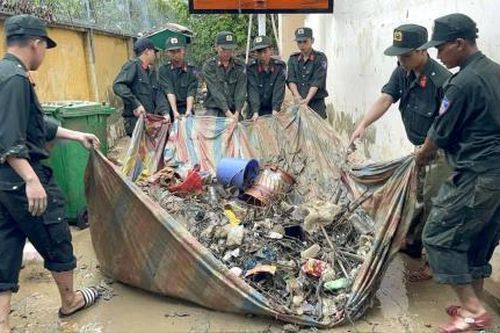 Chung sức dựng lại cuộc sống ở vùng rốn lũ