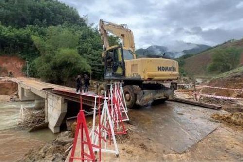 Chạy đua khắc phục giao thông hư hỏng sau lũ