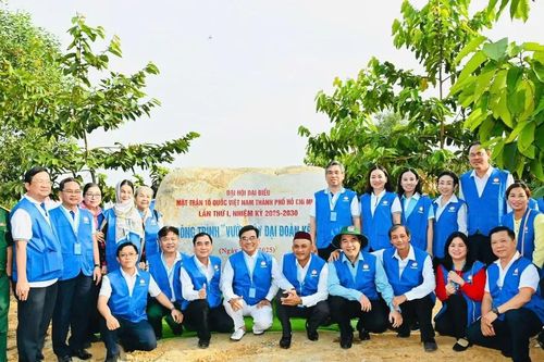 500 đại biểu chung tay trồng 'Vườn cây Đại đoàn kết'