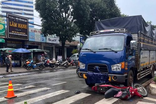 Gia Lai: Xe tải va chạm xe máy, 2 người tử vong