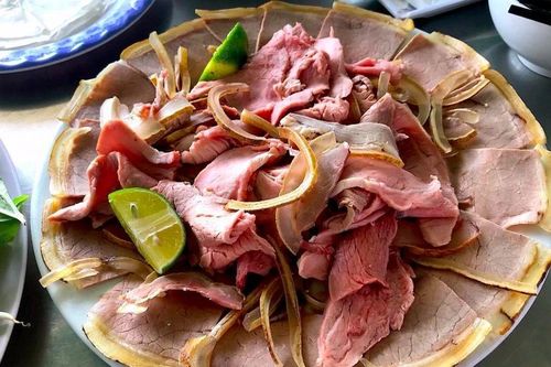 Bê thui Cầu Mống đặc sản trứ danh xứ Quảng khiến du khách say mê