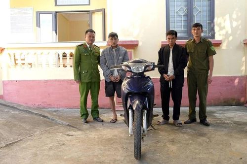 Bắt 2 'đạo chích' nhiều tiền án, trộm xe máy người dân đi làm nương