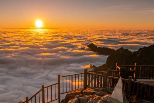 SaPa vào mùa 'săn mây' hút du khách khắp nơi đến trải nghiệm