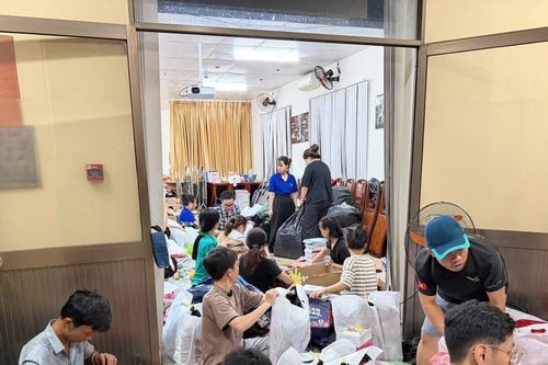 Tuổi trẻ TPHCM đồng hành vùng lũ Khánh Hòa