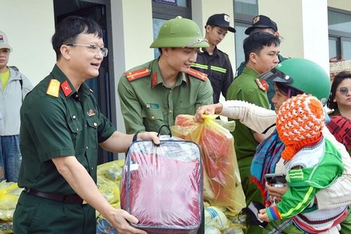 Bộ Chỉ huy Quân sự tỉnh Bắc Ninh thăm, tặng quà hỗ trợ nhân dân tỉnh Gia Lai bị ảnh hưởng bão lũ