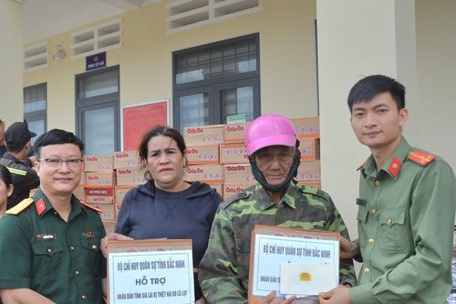 Bộ Chỉ huy Quân sự tỉnh Bắc Ninh thăm, tặng quà hỗ trợ nhân dân tỉnh Gia Lai