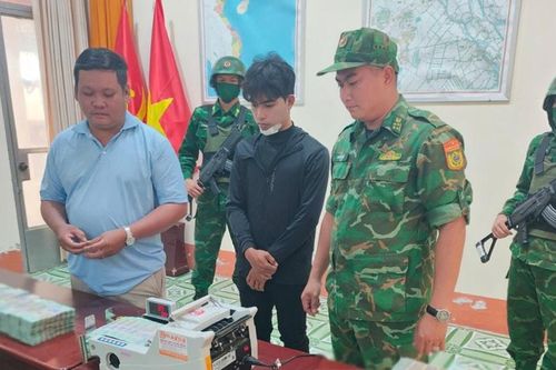 Kiểm tra thùng giấy, bộ đội biên phòng phát hiện hơn 7 tỷ đồng chuẩn bị 'tuồn' qua biên giới