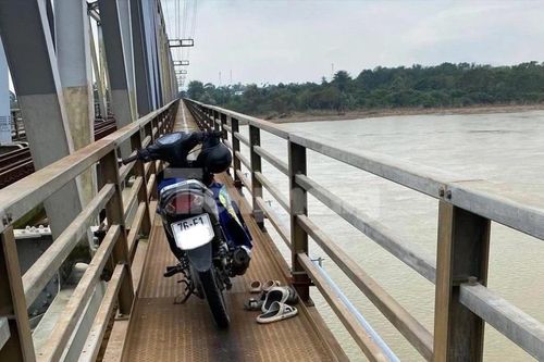 Vụ cha ôm hai con nhảy xuống sông: Lôi theo con cái để cùng chết là tội ác