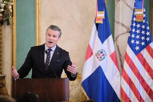 Bộ trưởng Chiến tranh Mỹ thăm tàu sân bay hiện diện gần Venezuela