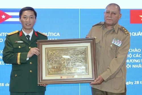 Cuộc gặp mặt đặc biệt của sĩ quan trẻ Việt Nam và Cuba tại Hà Nội