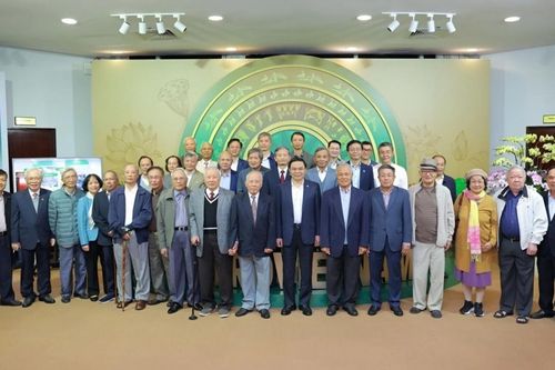 Petrovietnam tri ân cán bộ lãnh đạo qua các thời kỳ nhân kỷ niệm Ngày truyền thống ngành Dầu khí Việt Nam