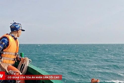 Cứu nạn thành công 2 thuyền viên trong vụ chìm tàu vật liệu gần Phú Quốc