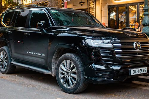 Mua xe sang Toyota Land Cruiser, đại gia Hà Nội gắn biển số tứ quý 6 giá 1,5 tỷ