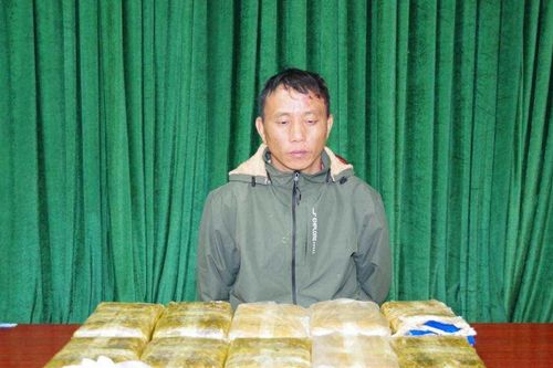 Bắt giữ Thào A Pháng, phát hiện tang vật gây choáng trong 2 thùng các-tông
