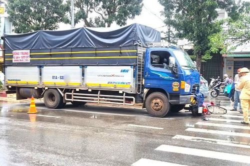 Xe tải va chạm xe máy khiến hai ông cháu tử vong thương tâm ở Gia Lai
