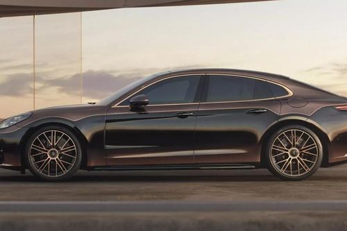 Độc lạ xe sang Porsche Panamera có nước sơn phủ vàng của đại gia Dubai