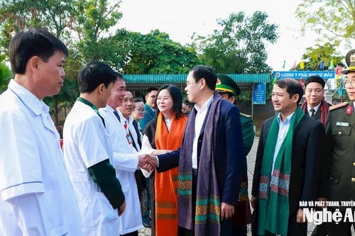 Chủ tịch UBND tỉnh Nghệ An Võ Trọng Hải dự lễ khởi công trạm y tế 3 xã vùng biên