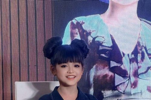 Sao nhí An Nhiên 8 tuổi gây ấn tượng với MC Thảo Vân