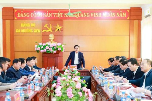 Chủ tịch UBND tỉnh Nghệ An Võ Trọng Hải làm việc với 12 xã miền Tây