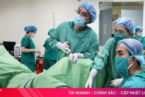 Trưởng khoa của Bệnh viện Từ Dũ trình diễn kỹ thuật mới tại Hà Tĩnh