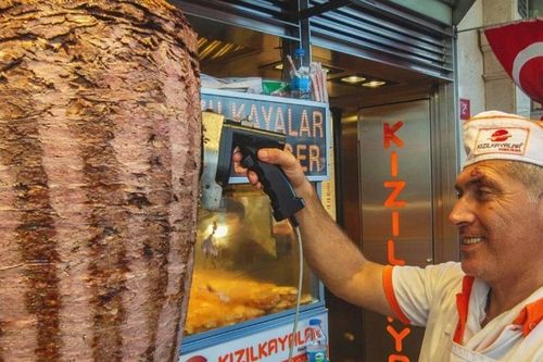Lịch sử lâu đời của những 'cột' thịt nướng hấp dẫn trong món döner kebab