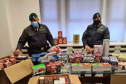Europol thu giữ hơn 16 triệu sản phẩm đồ chơi giả trên khắp châu Âu