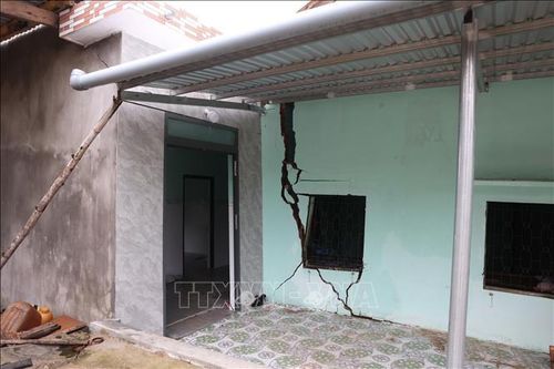 Hỗ trợ xây dựng, sửa chữa nhà cho nhân dân sau mưa lũ
