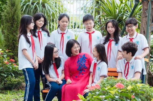 Hà Nội thu 12.000 đồng/giờ nếu phụ huynh đón con muộn: Hợp lý nhưng cần linh hoạt