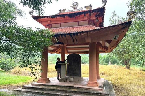 Thăm di tích lịch sử quốc gia Ly cung Nhà Hồ