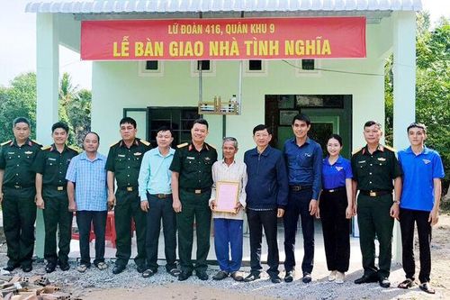 Bàn giao nhà Tình nghĩa tại xã An Cư