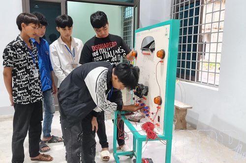 Quan tâm, tạo điều kiện học tập cho học sinh, sinh viên