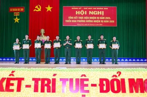 Nhiều đơn vị tổng kết nhiệm vụ quân sự quốc phòng năm 2025 và triển khai phương hướng nhiệm vụ năm 2026