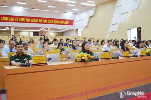 Bàn giải pháp đổi mới toàn diện giáo trình lý luận chính trị