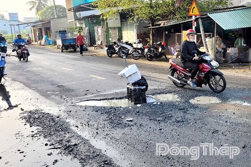 Khẩn trương khắc phục tình trạng xuống cấp trên tỉnh lộ 879 và 878B