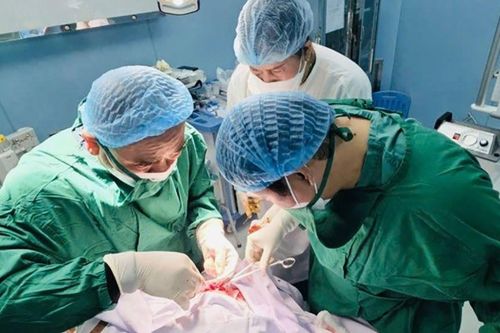 Trung tâm y tế Quân dân y đặc khu Côn Đảo cứu sống ngư dân gặp đa chấn thương